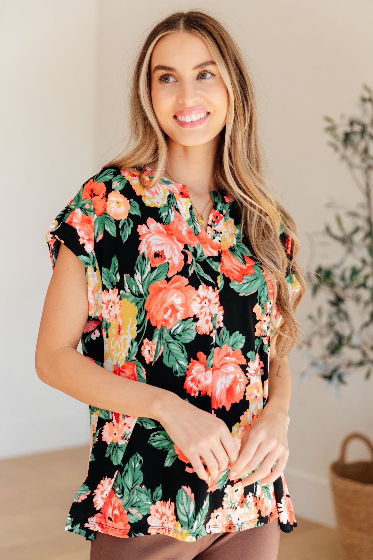 Lizzy Cap Sleeve Top in Black Garden Floral - Mack and Mav Boutique