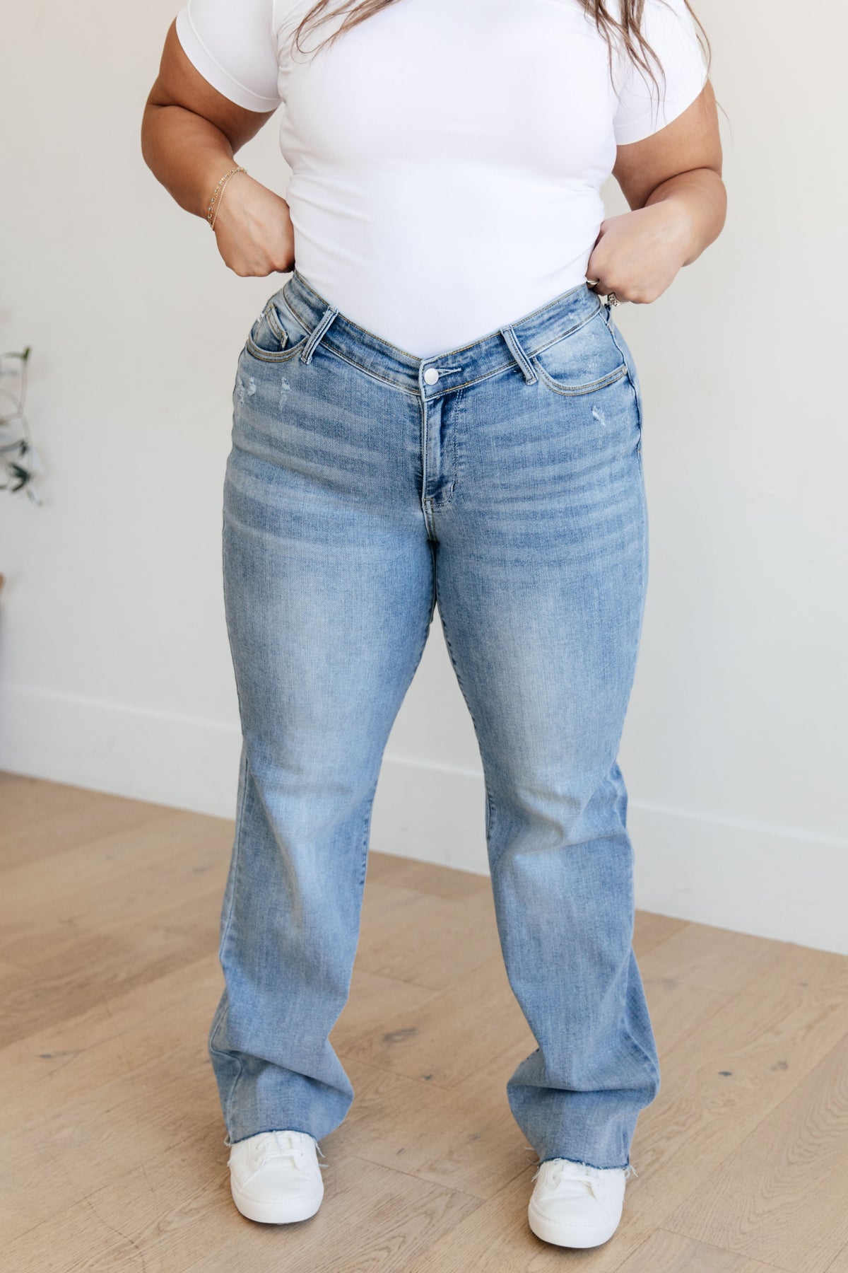 Mildred High Rise V Front Waistband Straight Jeans - Mack and Mav Boutique